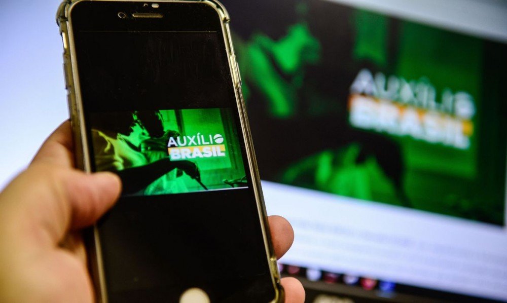 Auxílio Brasil: definido calendário de exigências de saúde e educação