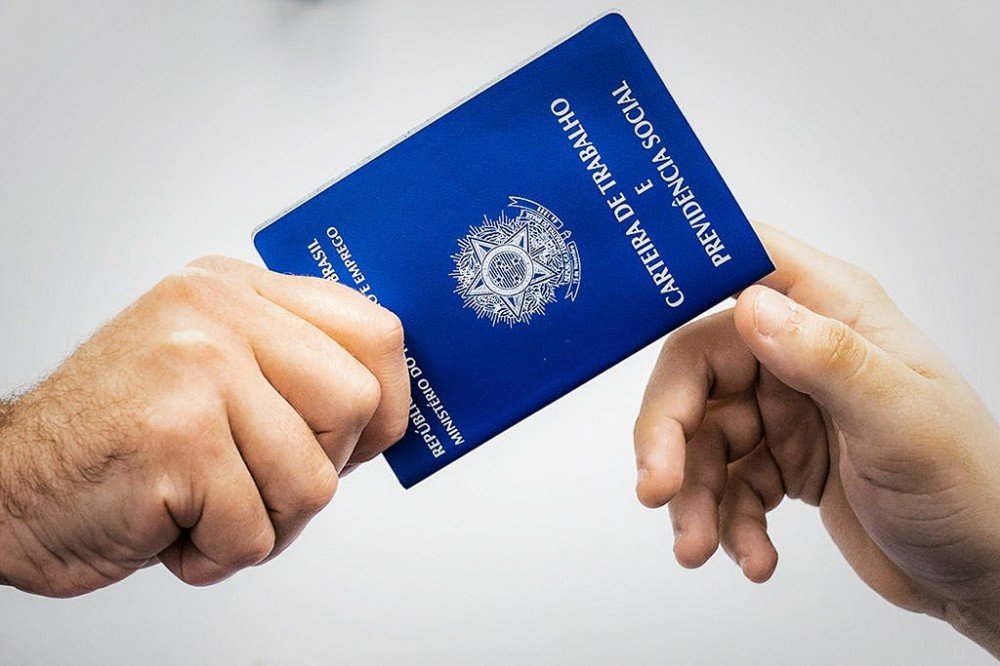 Empresa pode demitir por justa causa quem não tomar a dose de reforço?