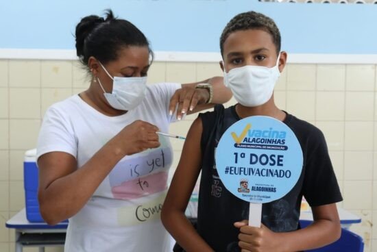 Segunda-feira (07) tem vacinação com a primeira dose para pessoas com 12 anos ou mais
