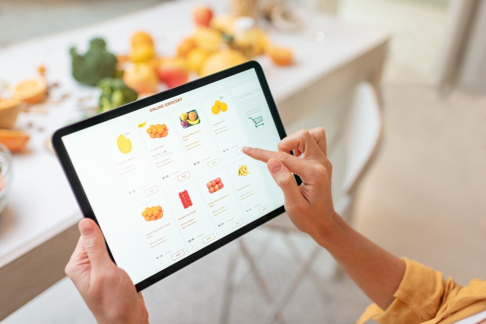 Pedidos online em supermercados crescem quase 40% em 2021
