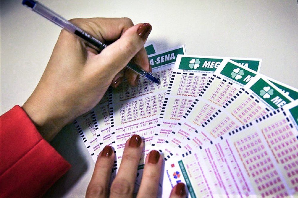 Mega-Sena deve pagar prêmio de 12 milhões nesta quarta-feira