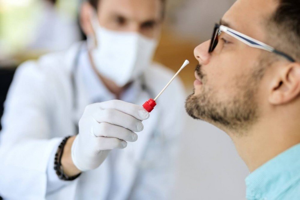 Covid-19: por que algumas pessoas resistem mais à infecção do que outras?