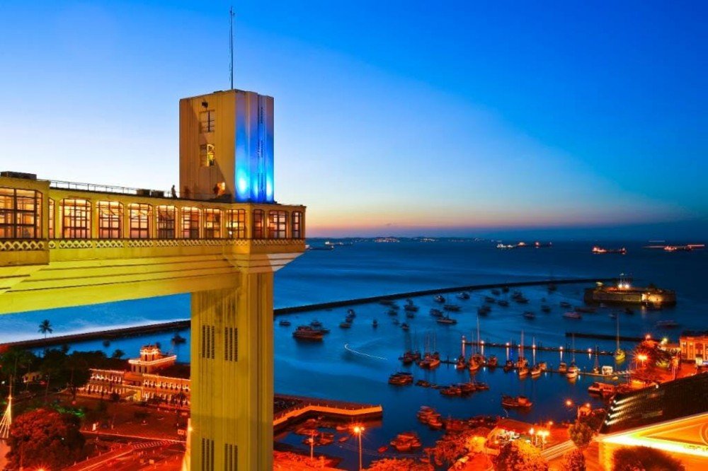 Com veto a blocos, Sul da Bahia e litoral norte de SP têm praias lotadas