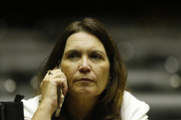 YouTube suspende por sete dias publicação de vídeos no canal da deputada Bia Kicis