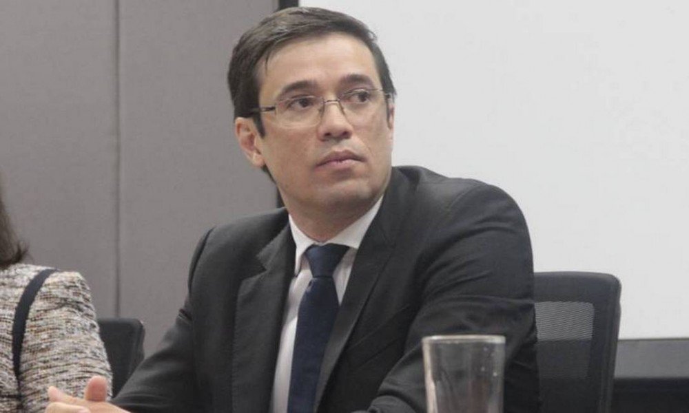 Novo chefe da PF deve trocar diretor responsável por investigações de políticos e crime organizado