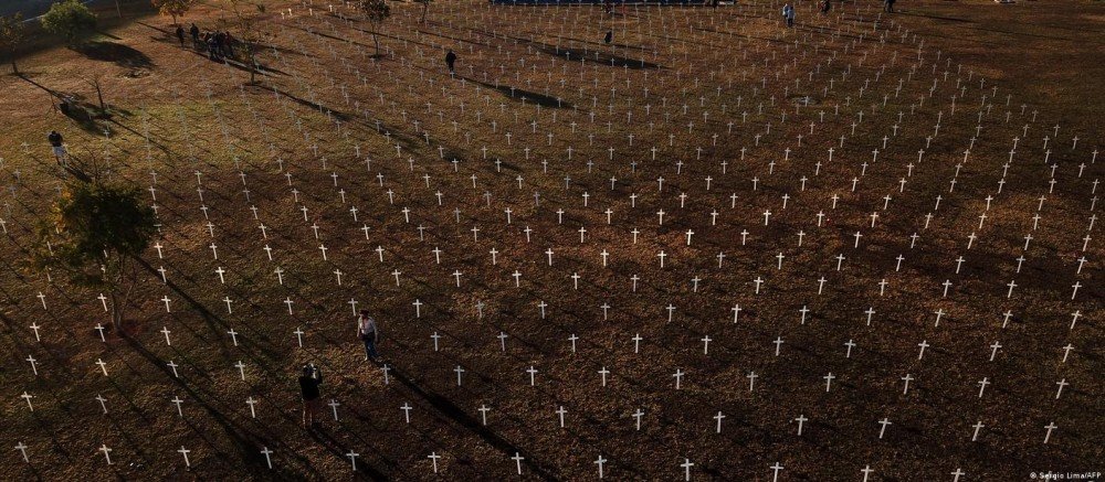Mundo supera marca de 6 milhões de mortes por covid-19