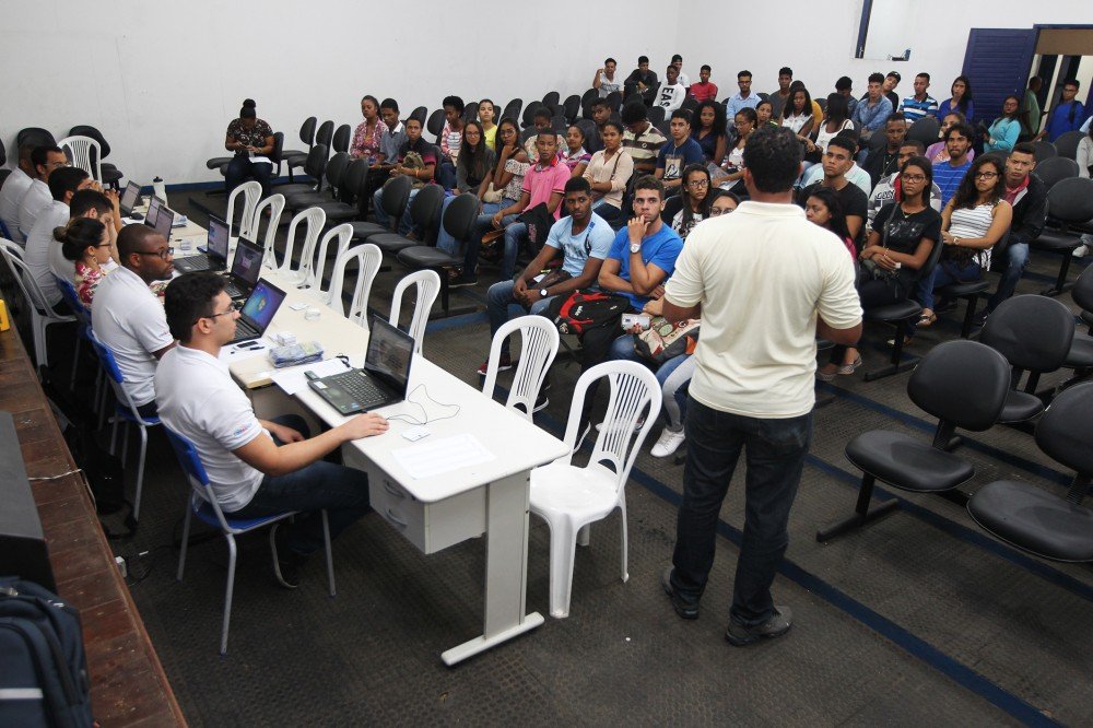 Mutirão do Primeiro Emprego em Simões Filho atualiza dados cadastrais de candidatos