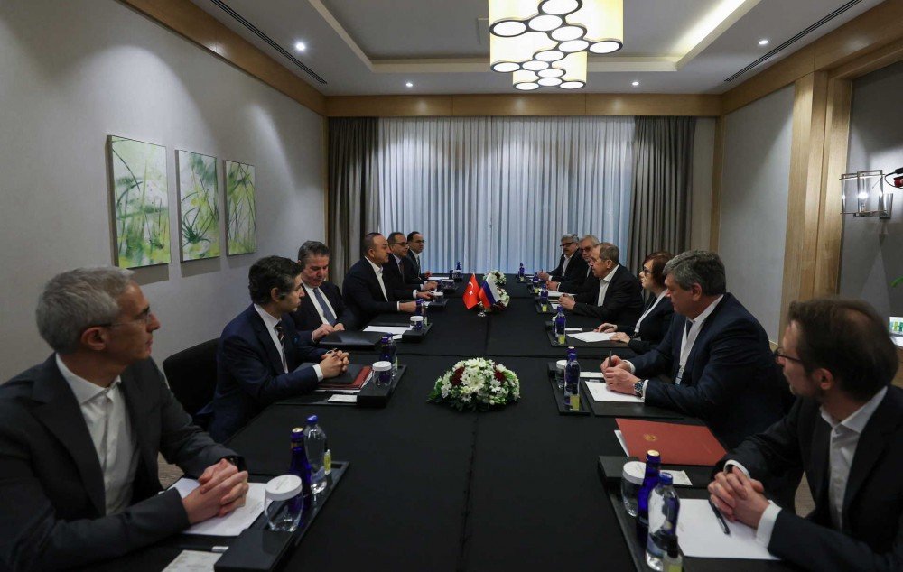 Reunião entre ministros de Ucrânia e Rússia na Turquia termina sem acordos