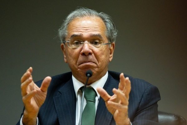 Guedes cogita subsídio apenas para o diesel, para acalmar caminhoneiros, e ignora motoristas e donas de casa