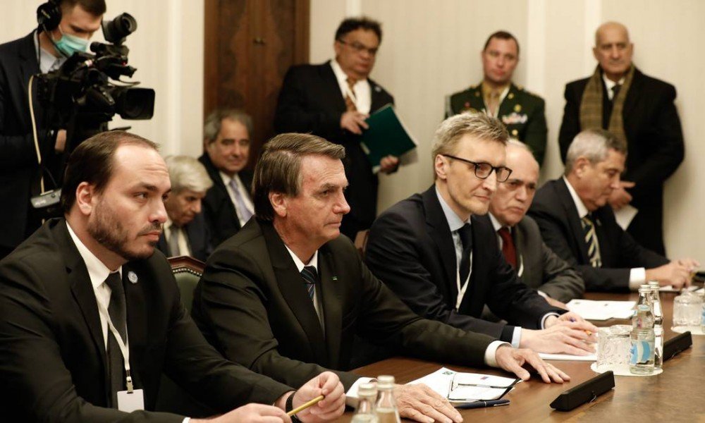 As perguntas que continuam sem resposta sobre a viagem de Carlos Bolsonaro à Rússia