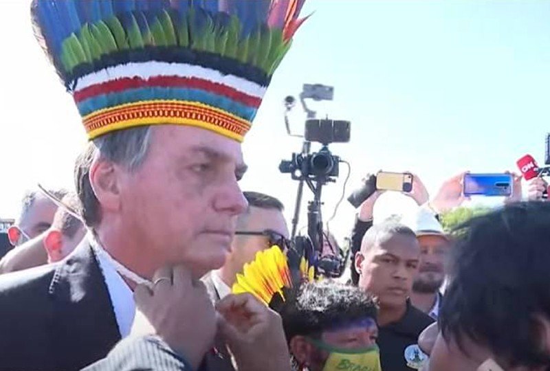 Mérito indigenista? Bolsonaro e dez ministros ganham medalha do Ministério da Justiça