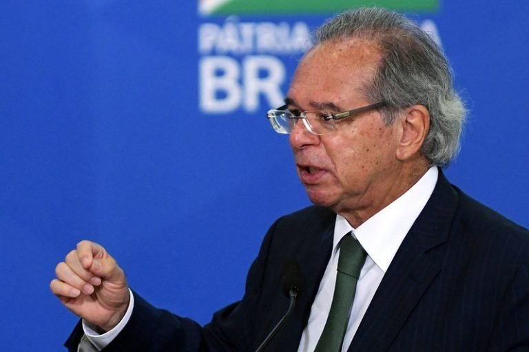 Guedes diz que governo pode acionar protocolo de guerra para voltar a furar o teto de gastos