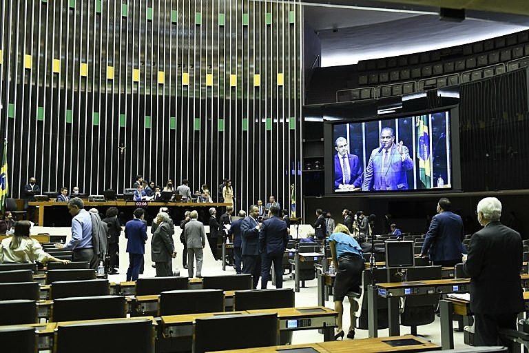 Congresso adia votação de vetos ao orçamento; socorro a setor de eventos está mantido