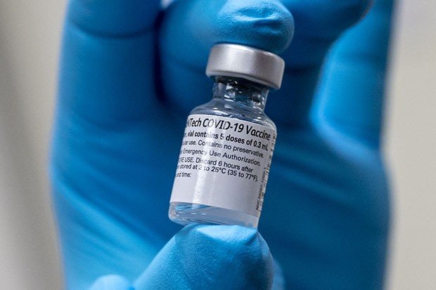 Mutirão de terceira dose acontece nesta terça-feira (22)