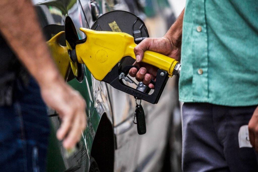 TSE analisa se Bolsonaro pode reduzir preço da gasolina em ano eleitoral