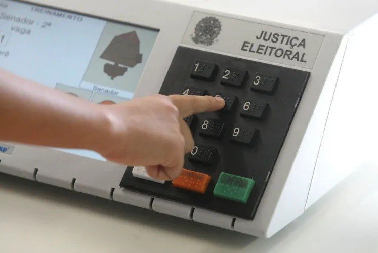 YouTube anuncia remoção de vídeos com fake news sobre eleições