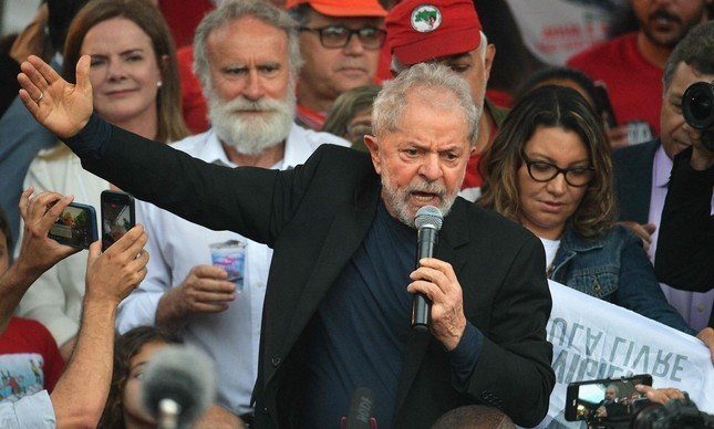 Lula tem 40%; Bolsonaro, 29%. Ciro e Moro têm 9% cada, diz EXAME/IDEIA