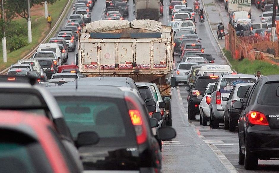 Serão exigidos curso e prova teórica para renovação da CNH