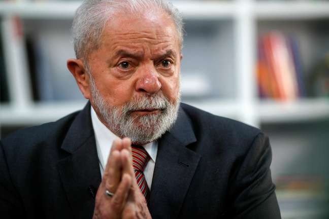 Lula lidera disputa com 43% dos votos, diz Datafolha