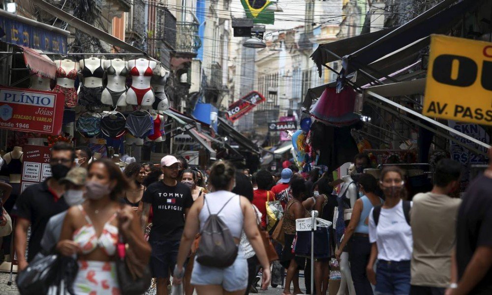 Renda do trabalho encolhe R$ 18 bi em dois anos de pandemia