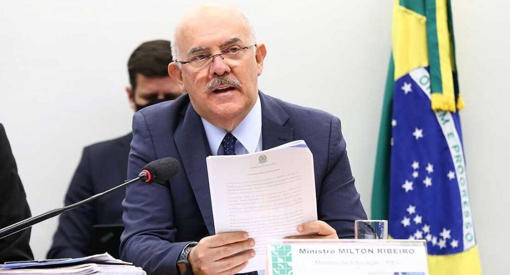 Congresso mantém convocação de Milton Ribeiro, mesmo após demissão