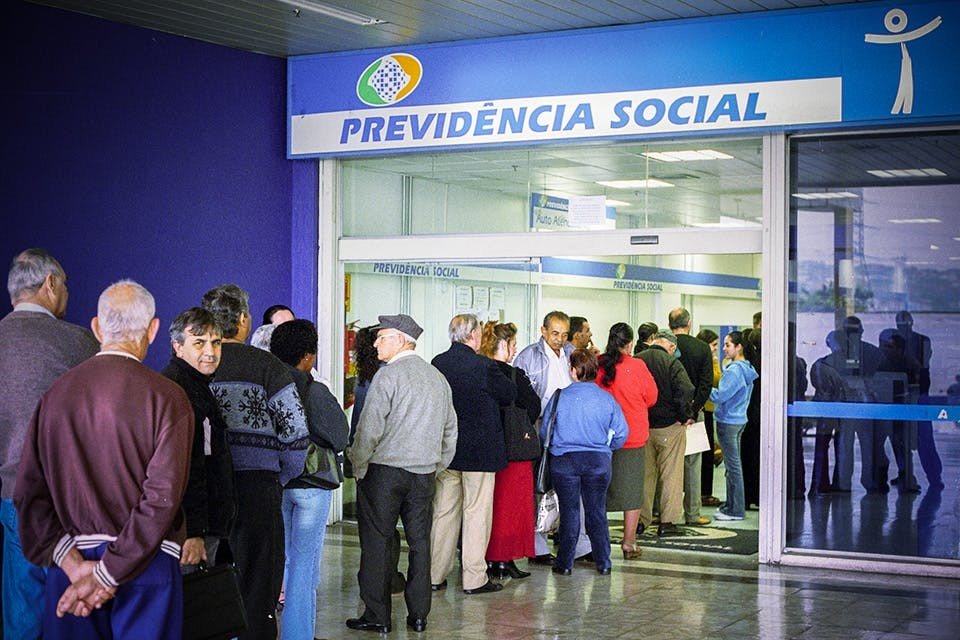 Senado pode votar projeto que obriga aposentado a pagar perícia do INSS