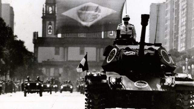 Vice de Bolsonaro, Braga Netto exalta golpe e ditadura militar de 1964