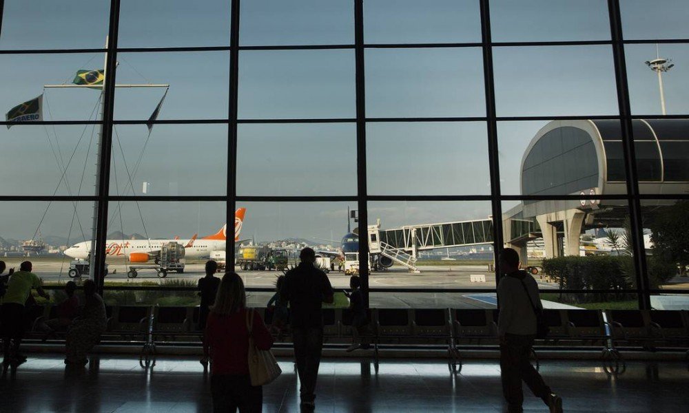 Passagens aéreas sobem até 40% em março e devem continuar em alta