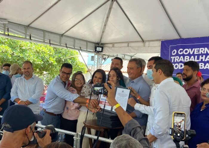 Prefeita de Araci (PDT) firma compromisso com Jerônimo (PT), pré candidato ao governo da Bahia