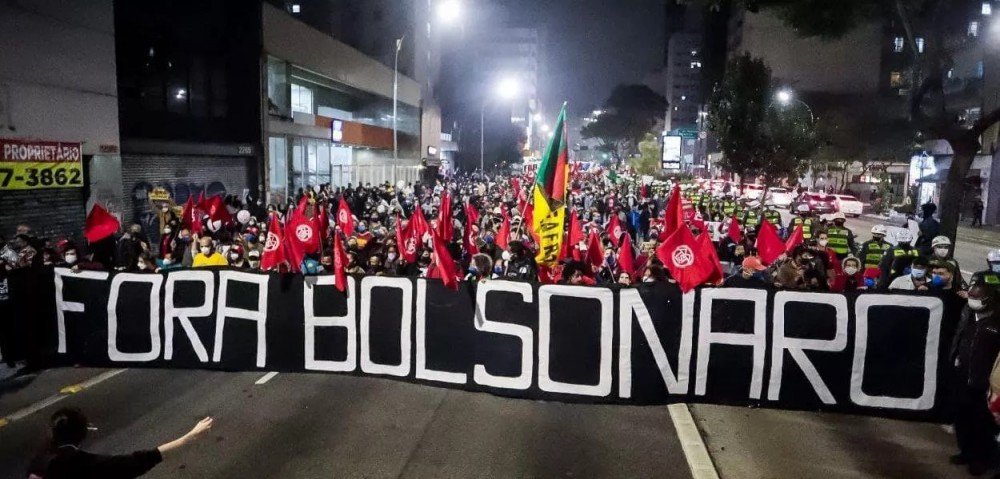 Randolfe Rodrigues anuncia ter conseguido assinaturas para criar a CPI do MEC