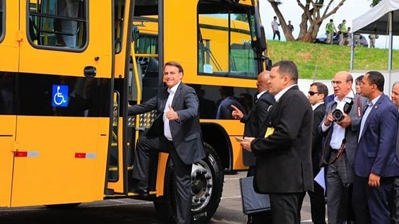 Senado mira ônibus superfaturados, rede de fake news de militares e Jair Renan depõe