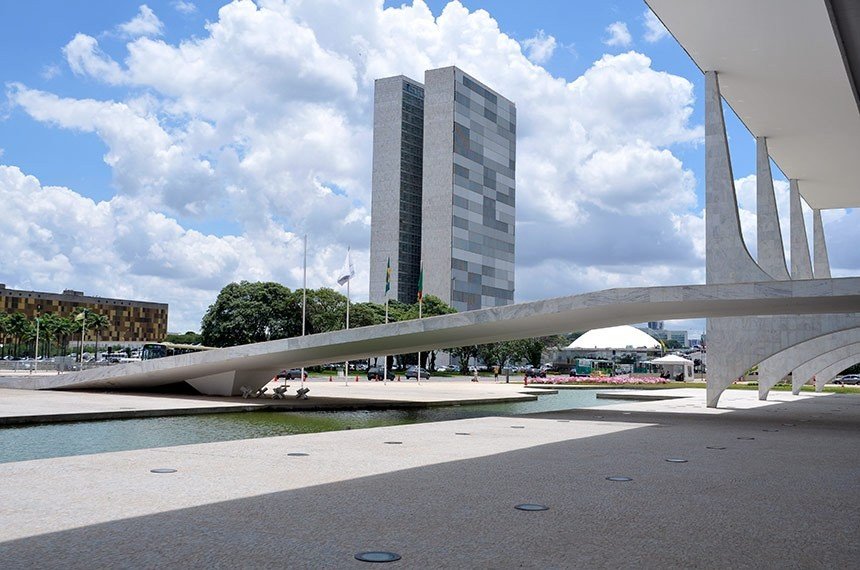 Governo tem até sexta para enviar projeto da LDO de 2023 ao Congresso