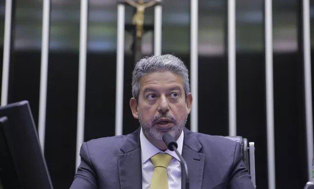 Corrupção no centrão: aliado de Lira vendeu kit robótica 420% mais caro do que declarou ter pago