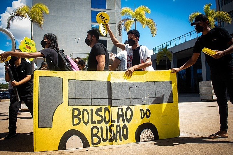 Em meio a novas denúncias de corrupção, governo Bolsonaro tenta abafar CPI do MEC