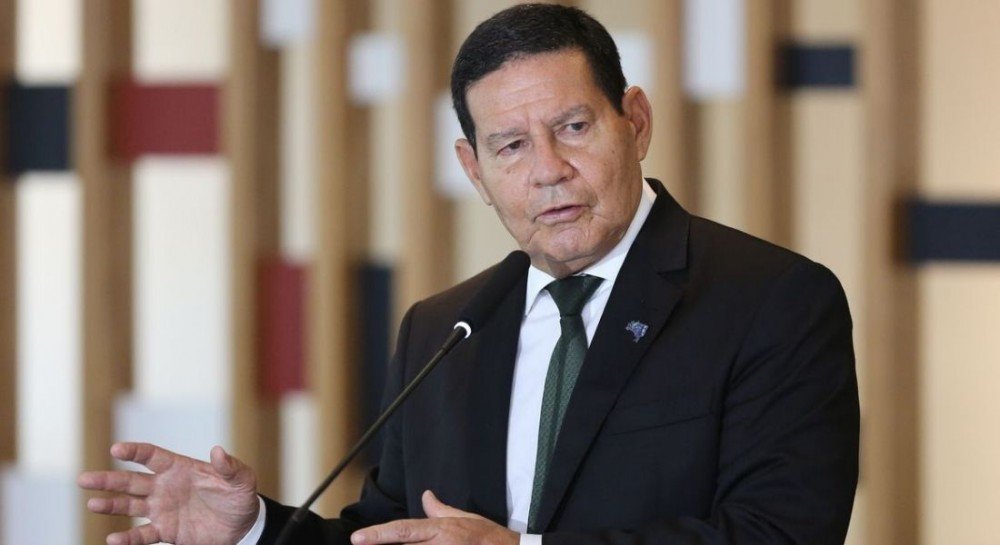 Mourão debocha da possibilidade de investigação de tortura na ditadura militar: 'vai trazer os caras do túmulo de volta?'