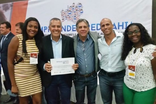 Prefeito de Alagoinhas recebe prêmio de Gestor Inovador no I Fórum de Cidades Digitais, em Feira de Santana