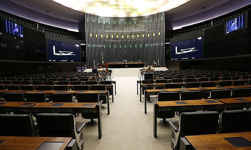 Câmara aprova piso de R$ 4.750 para enfermeiros; texto só depende de sanção presidencial
