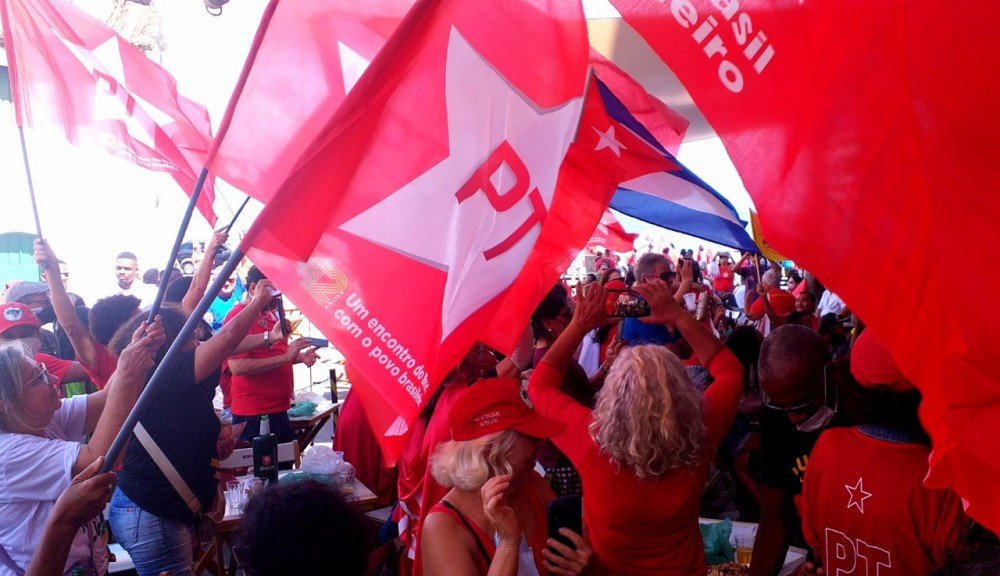 Militância do PT acompanha lançamento da pré-candidatura de Lula em Salvador e no interior