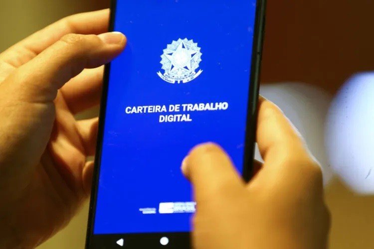 Pedidos de demissão batem recorde em março, aponta estudo