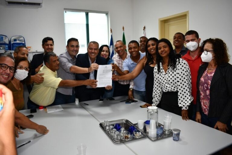Prefeito Joaquim Neto sanciona lei que garante pagamento dos precatórios do FUNDEF