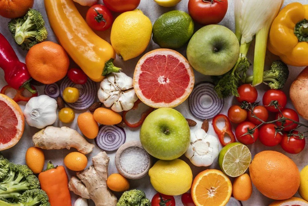 Tomate por caqui, bife por ovo: como substituir sete alimentos caros sem perder o valor nutricional