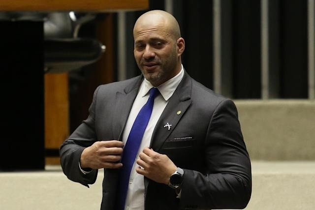 Moraes multa Daniel Silveira em mais R$ 135 mil por descumprir uso da tornozeleira