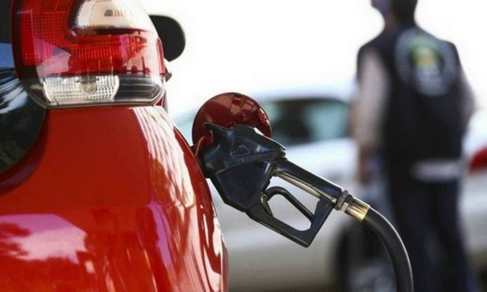 Litro da gasolina sobe pela quinta semana seguida e bate novo recorde