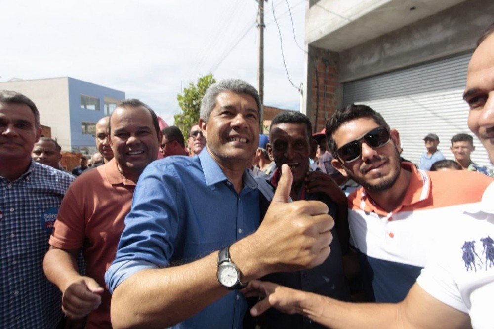 Jerônimo assume compromisso de levar universidade pública à Bacia do Paramirim