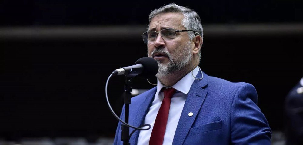 “Ameaça de golpe é bravata de bandidinho”, diz Paulo Pimenta