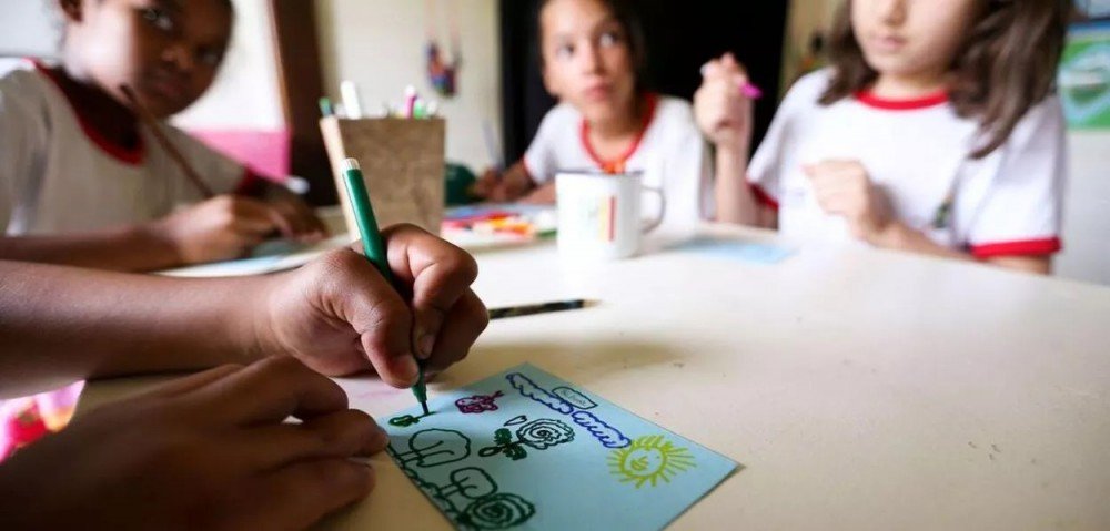 Câmara aprova MP que regulamenta ensino domiciliar