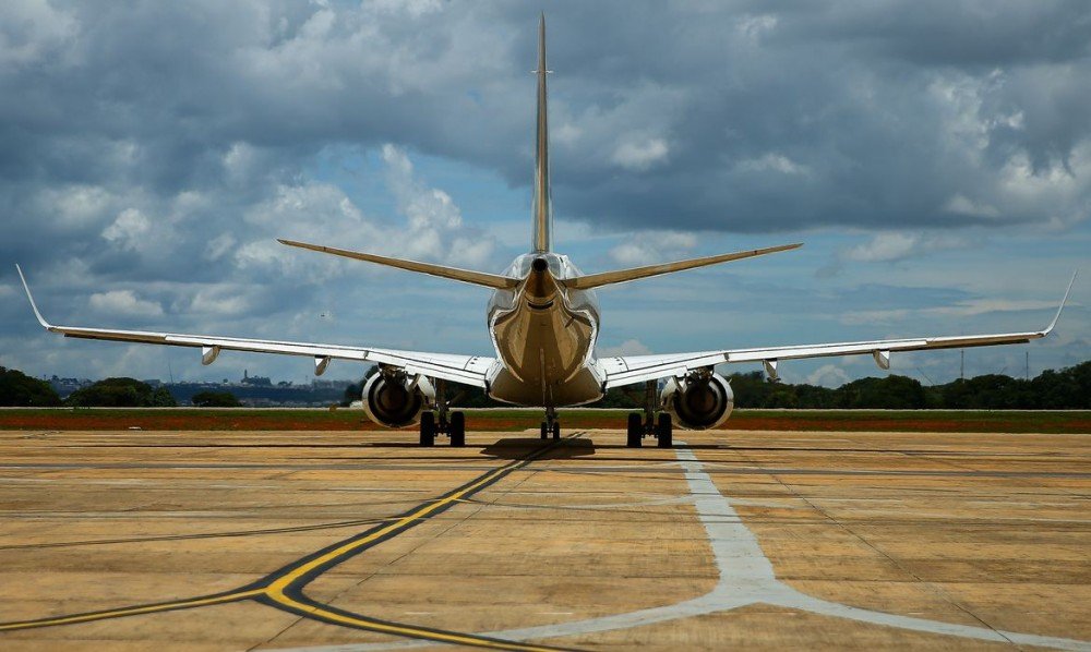 Presidente sanciona MP que reduz imposto sobre arrendamento de aviões