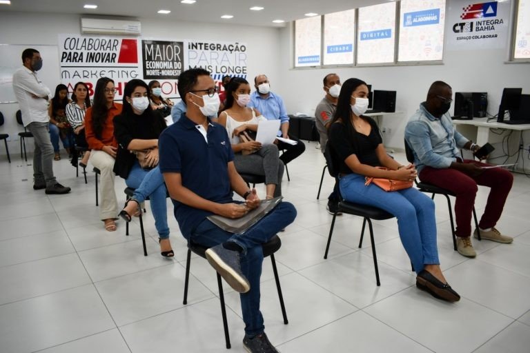 Prefeito Joaquim Neto dá posse a mais 15 aprovados em concurso