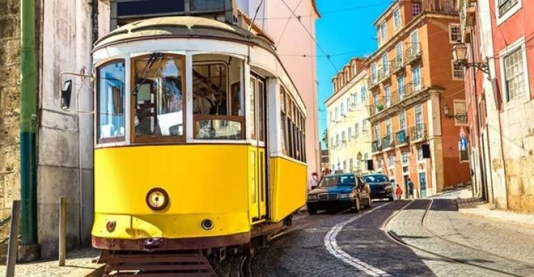 Universidade de Portugal que aceita Enem tem bolsas de graduação e mestrado.