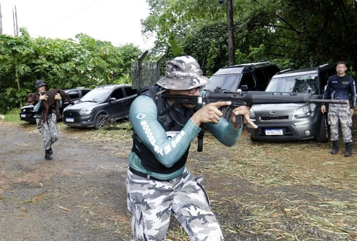 Curso realizado pela PMBA capacita efetivo para socorrer cães que atuam em operações policiais